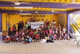 Belize Volunteers and school children pose together at our volunteer Teaching placement in Belize.
